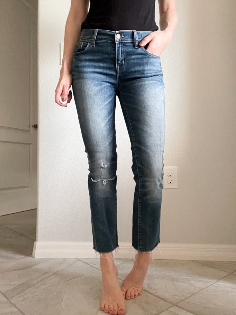Madewell Alley Straight Cropped Jeans Size 25 Mid Rise Distressed Raw Hem Denim